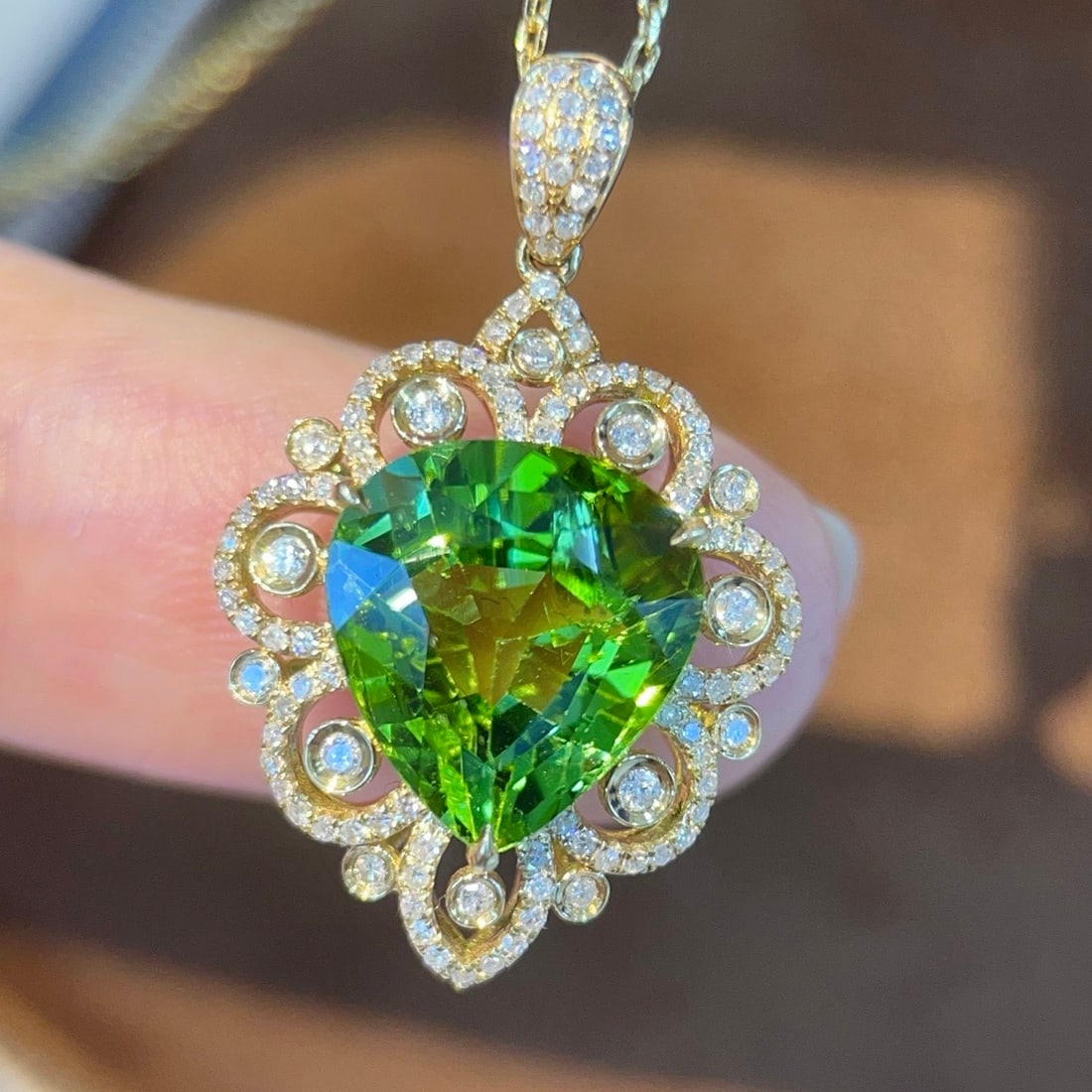 14k Gold 5.07 Ctw Natural Tourmaline & Diamond Pendant( Without Chain ): Ref:231160375 // gold content:14k gold // main gemstone:tourmaline // shape:pear // carat weight:4. 78ct // color:green // treatment:natural // // adjacent gemstone 2 : diamond // shape:round // carat