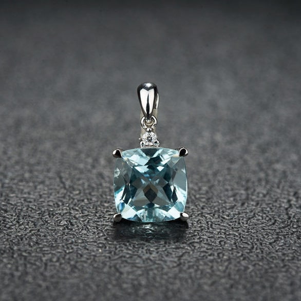14k Gold 3.01 Ct Natural Aquamarine & Diamond Pendant( Without Chain ): Ref:231160376 // gold content:14k gold // main gemstone:aquamarine // shape:cushion // carat weight:3. 01ct // color:blue // treatment:natural // // adjacent gemstone 2 : diamond // shape:round // cla