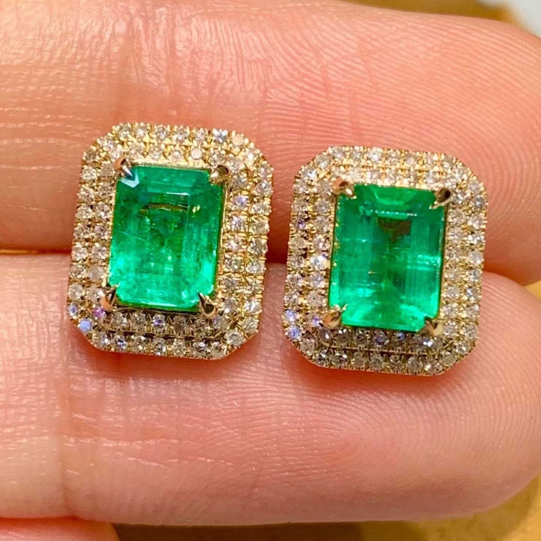 14k Gold 1.6 Ct Natural Emerald & Diamond Earrings - 2