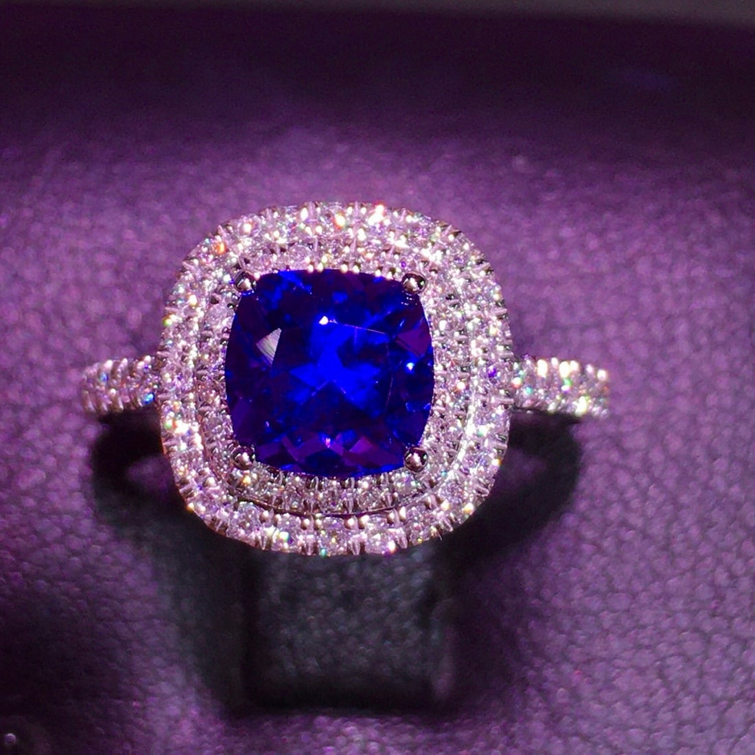 14k Gold 2.01 Ct Natural Tanzanite & Diamond Ring: Ref:231160418 // gold content:14k gold // ring size:7. 25us // // main gemstone:tanzanite // shape:cushion // carat weight:2. 01ct // color:blue // treatment:natural // // adjacent gemstone 2 :