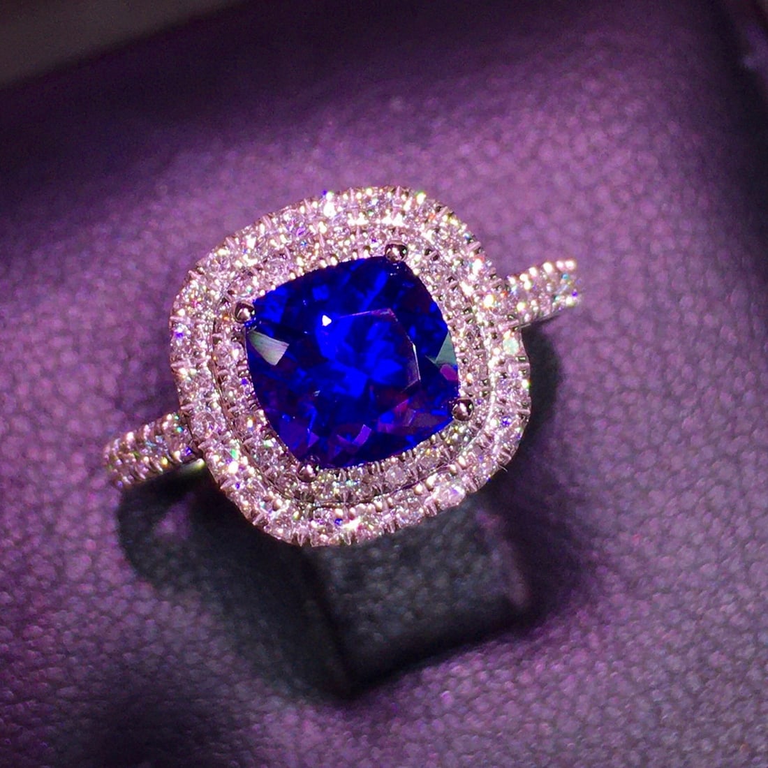 14k Gold 2.01 Ct Natural Tanzanite & Diamond Ring - 2
