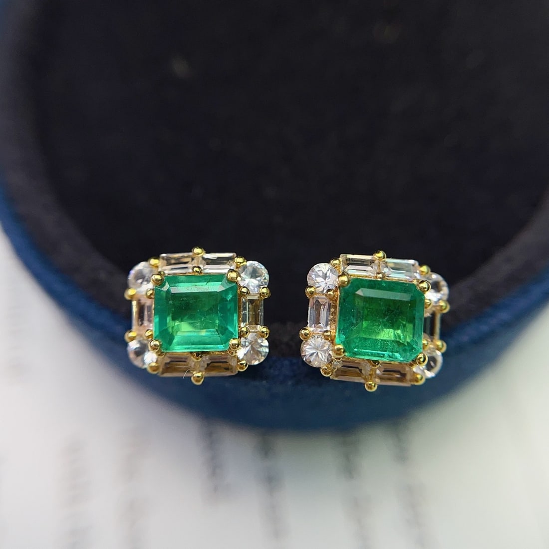 14k Gold 1.65 Ct Natural Emerald & Sapphire Earrings - 4