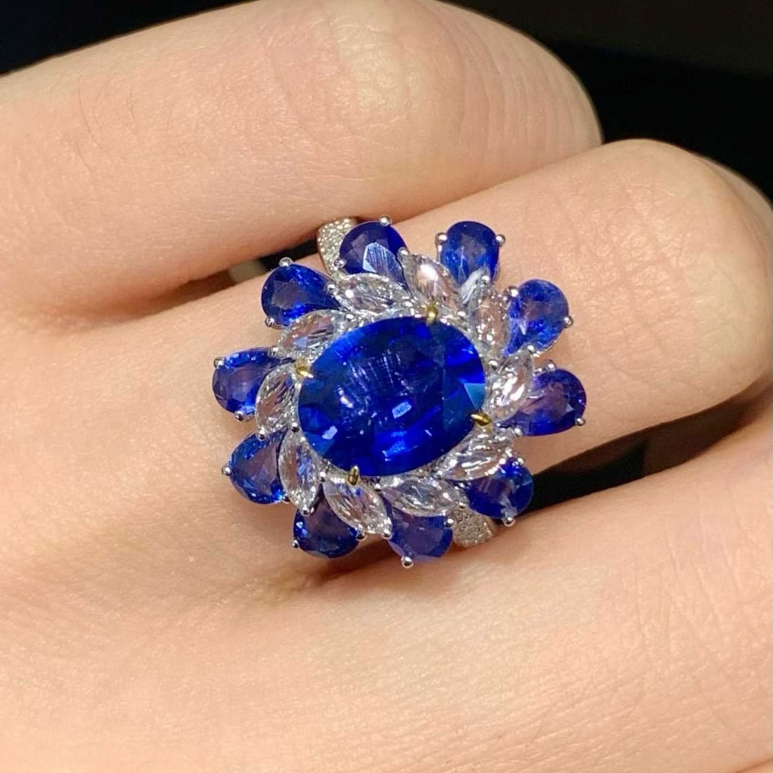 14k Gold 4.3 Ct Natural Sapphire & Diamond & Sapphire Ring - 3