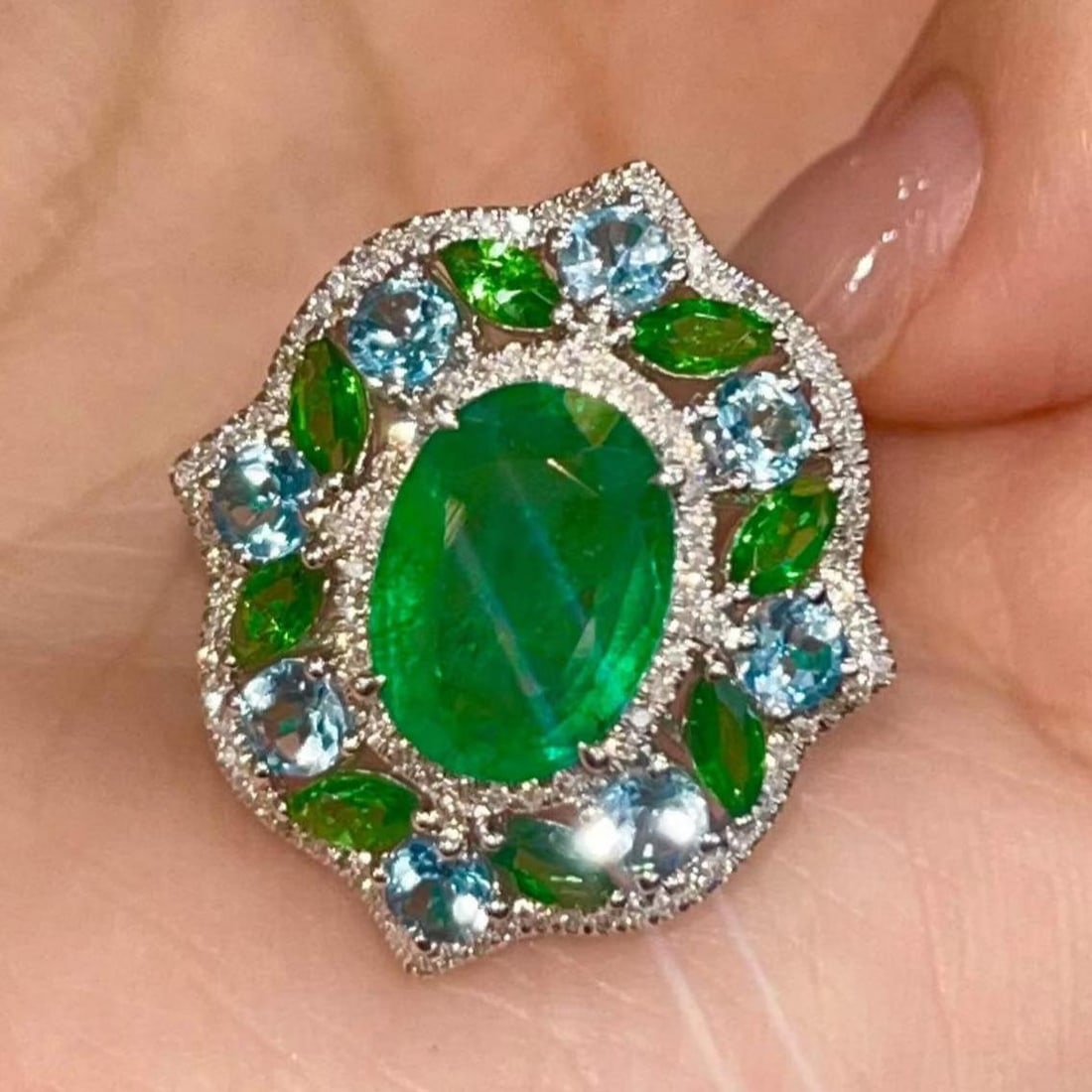 14k Gold 2.9 Ct Natural Emerald & Diamond Ring (1 of 6)