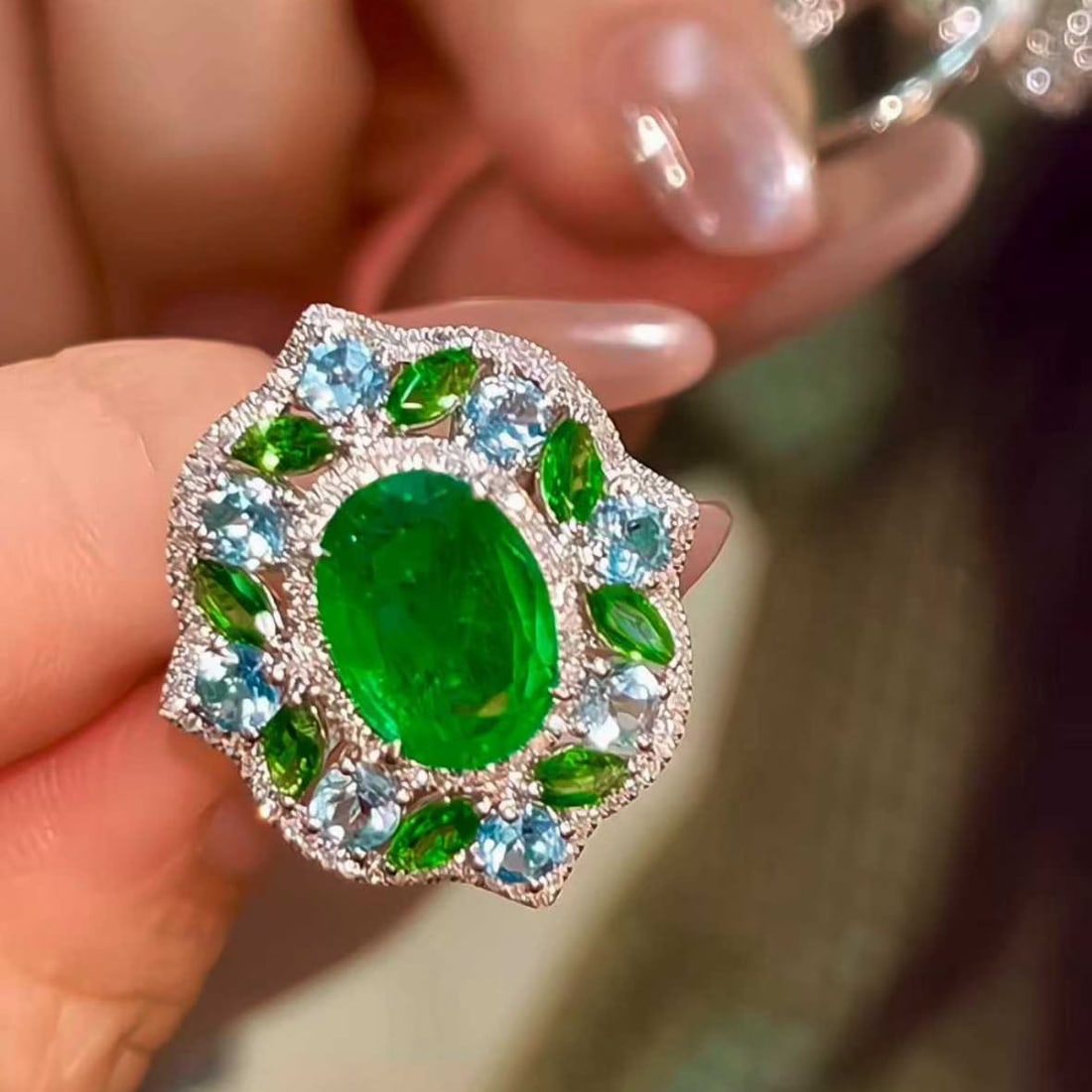 14k Gold 2.9 Ct Natural Emerald & Diamond Ring - 2
