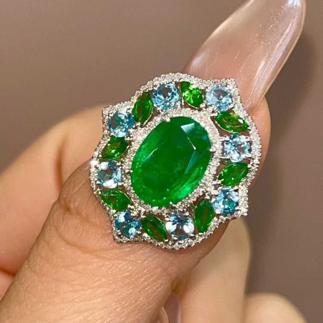 14k Gold 2.9 Ct Natural Emerald & Diamond Ring - 3