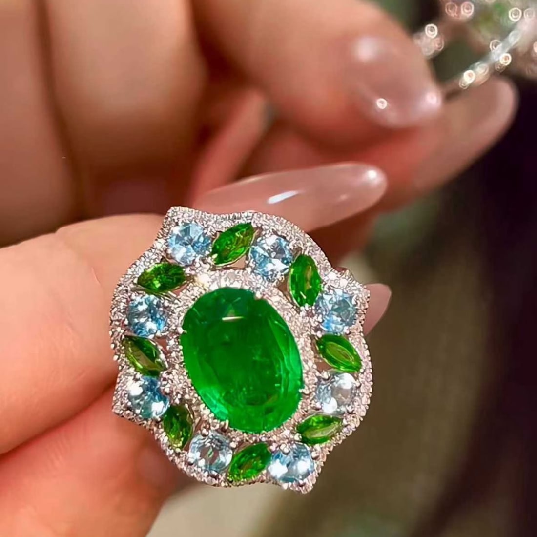 14k Gold 2.9 Ct Natural Emerald & Diamond Ring - 4
