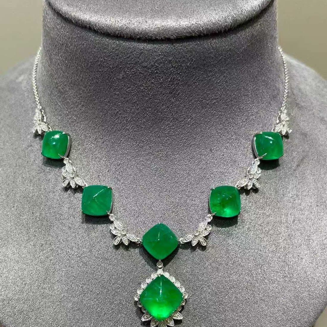14k Gold 18.2 Ct Natural Emerald & Diamond Necklace - 3