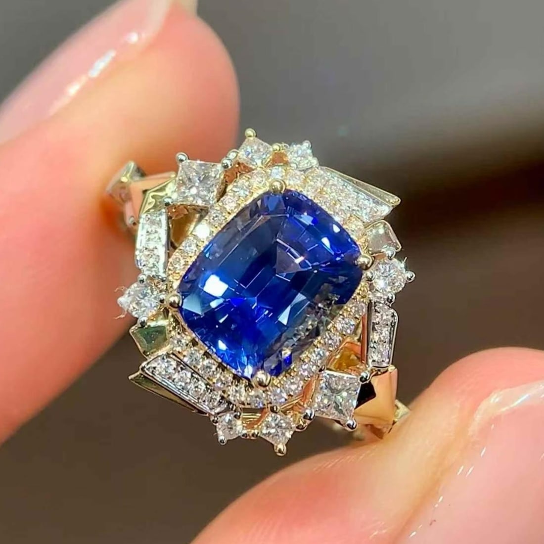 14k Gold 2.85 Ctw Natural Sapphire & Diamond Ring: Ref:231153030 // gold content:14k gold // ring size:7. 25us // // main gemstone:sapphire // shape:cushion // carat weight:2. 52ct // color:blue // treatment:natural // // adjacent gemstone 2 : diamond