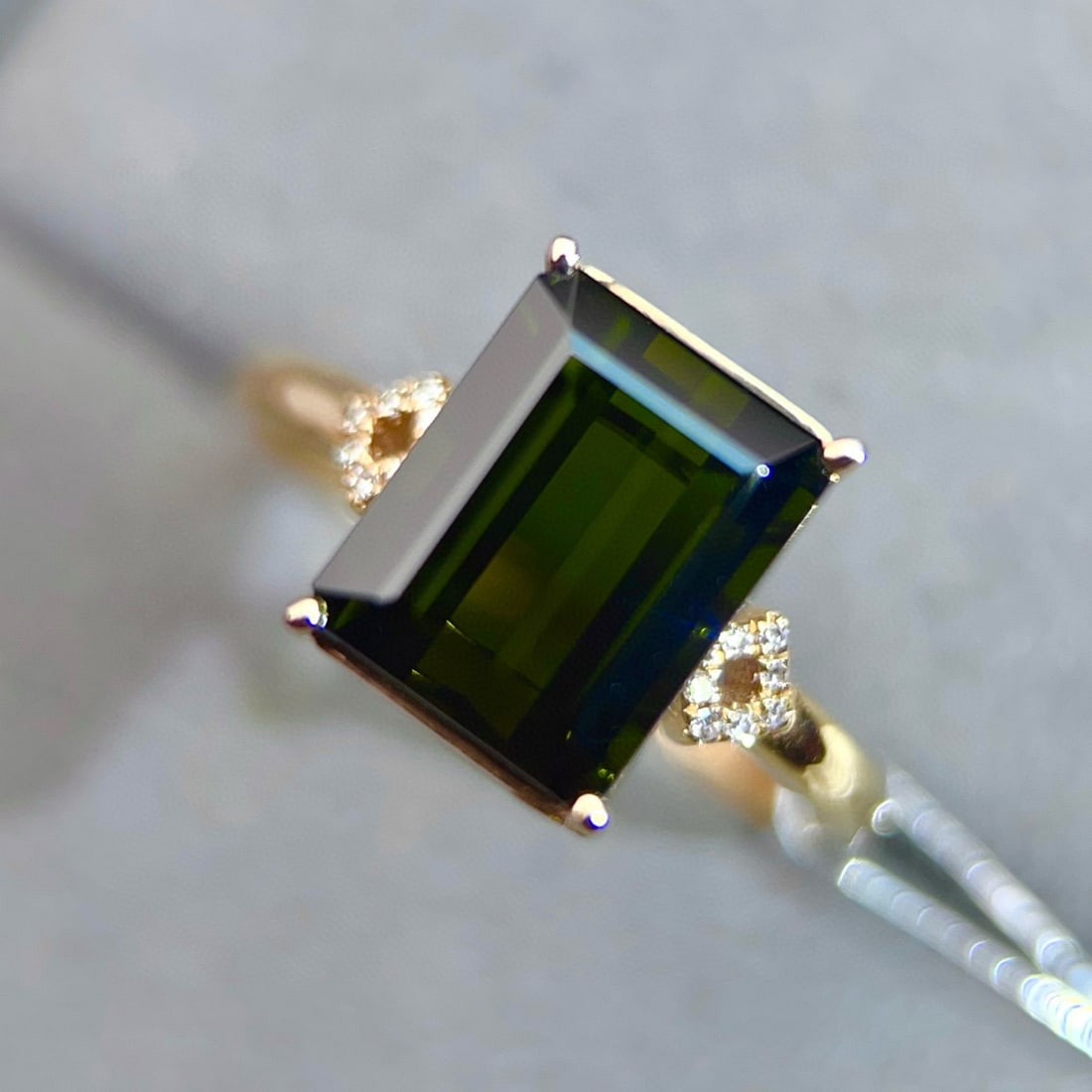 14k Gold 4.20 Ctw Natural Tourmaline & Diamond Ring: Ref:231153059 // gold content:14k gold // ring size:7. 25us // // main gemstone:tourmaline // shape:octagonal // carat weight:4. 15ct // color:green // treatment:natural // // adjacent gemstone 2 :