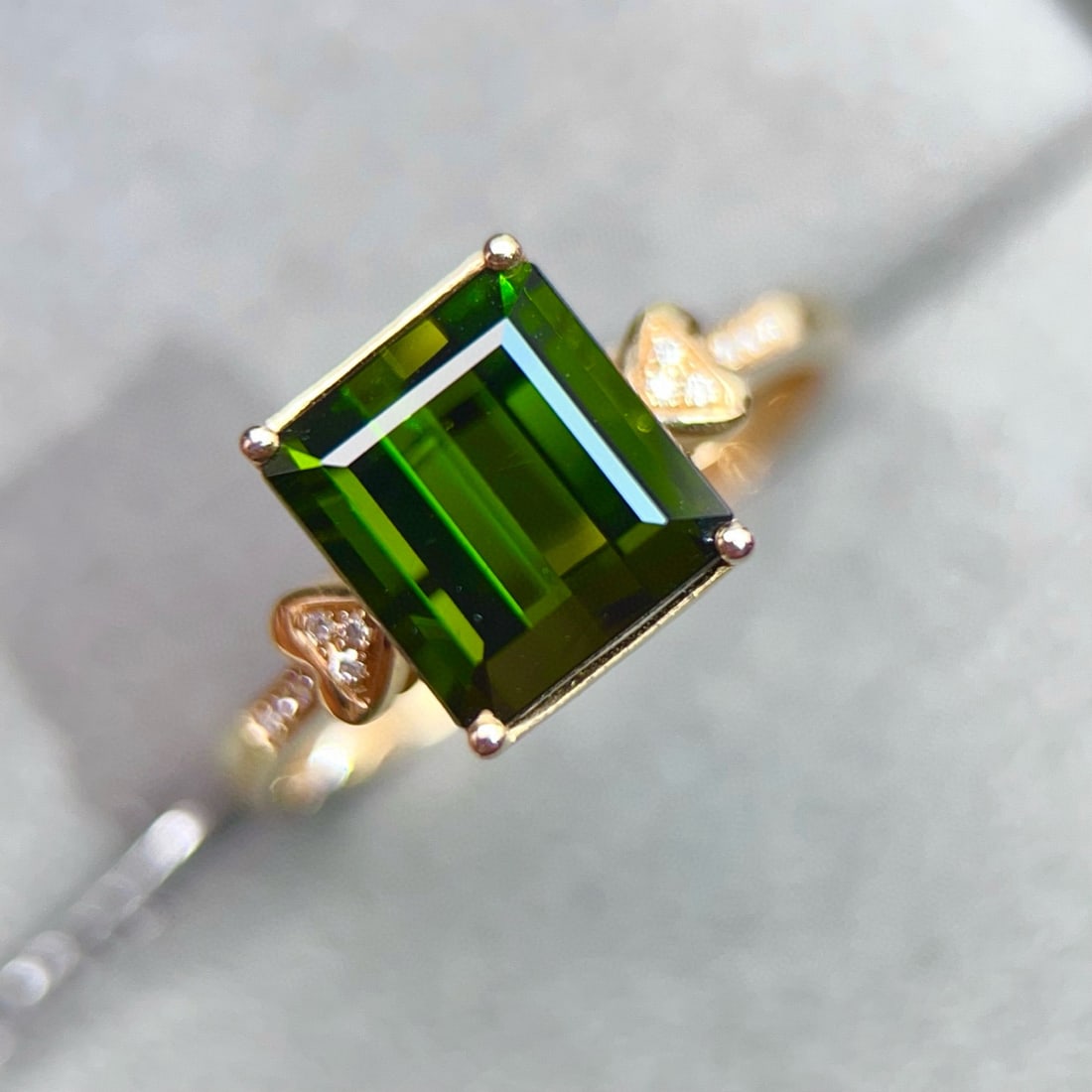 14k Gold 3.43 Ctw Natural Tourmaline & Diamond Ring: Ref:231153105 // gold content:14k gold // ring size:7. 25us // // main gemstone:tourmaline // shape:octagonal // carat weight:3. 4ct // color:green // treatment:natural // // adjacent gemstone 2 :