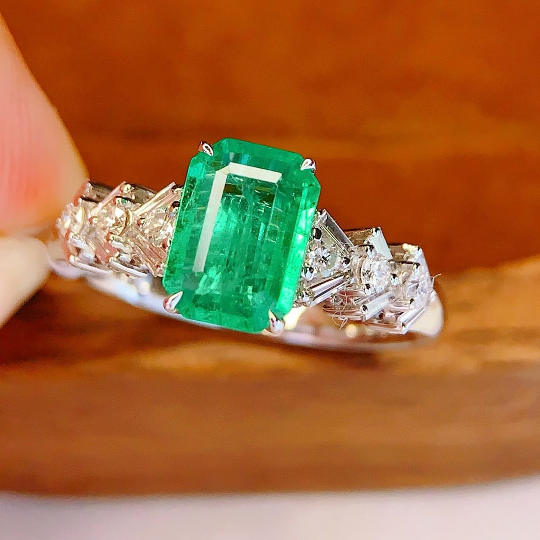 14k Gold 1 Ct Natural Emerald & Diamond Ring - 3