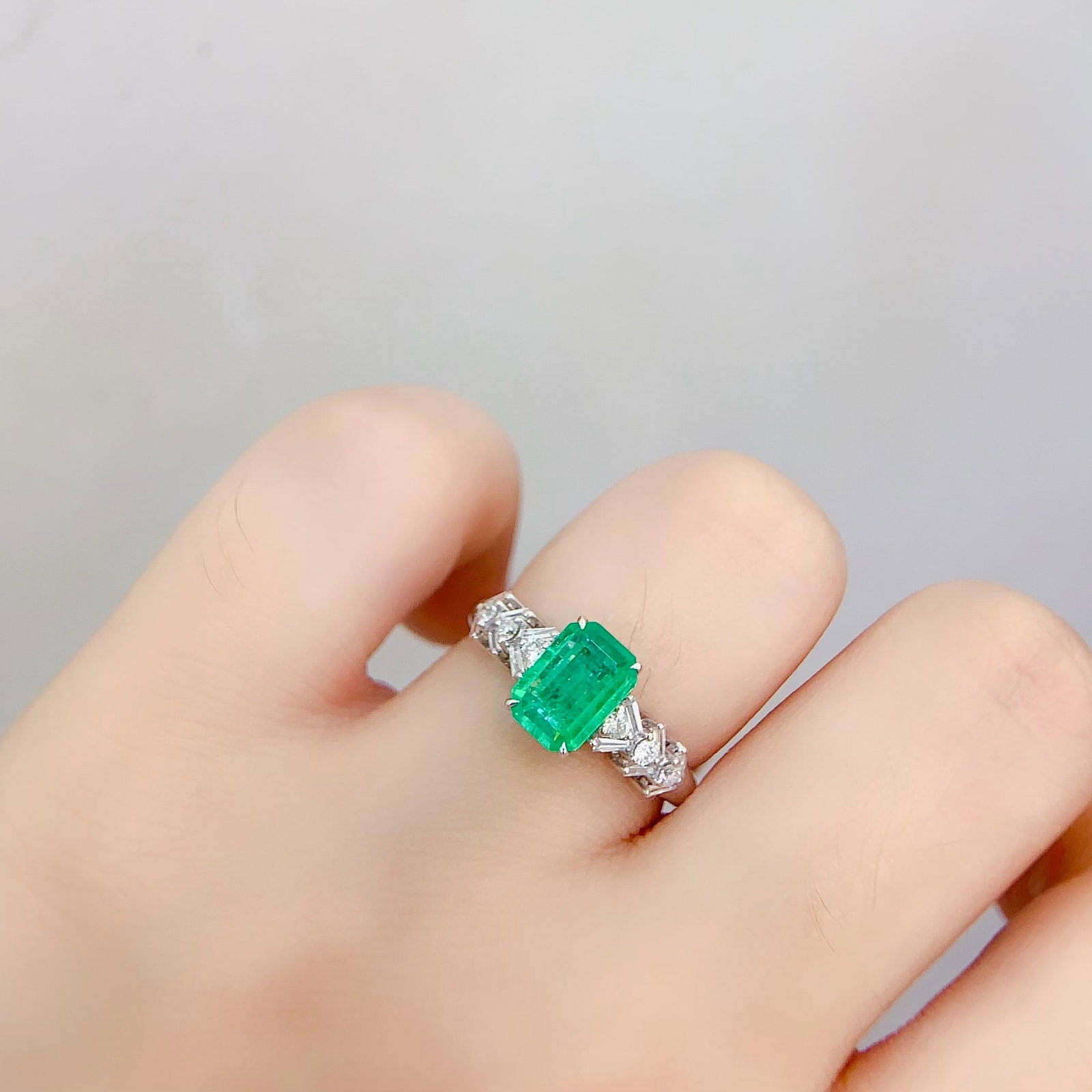 14k Gold 1 Ct Natural Emerald & Diamond Ring - 6