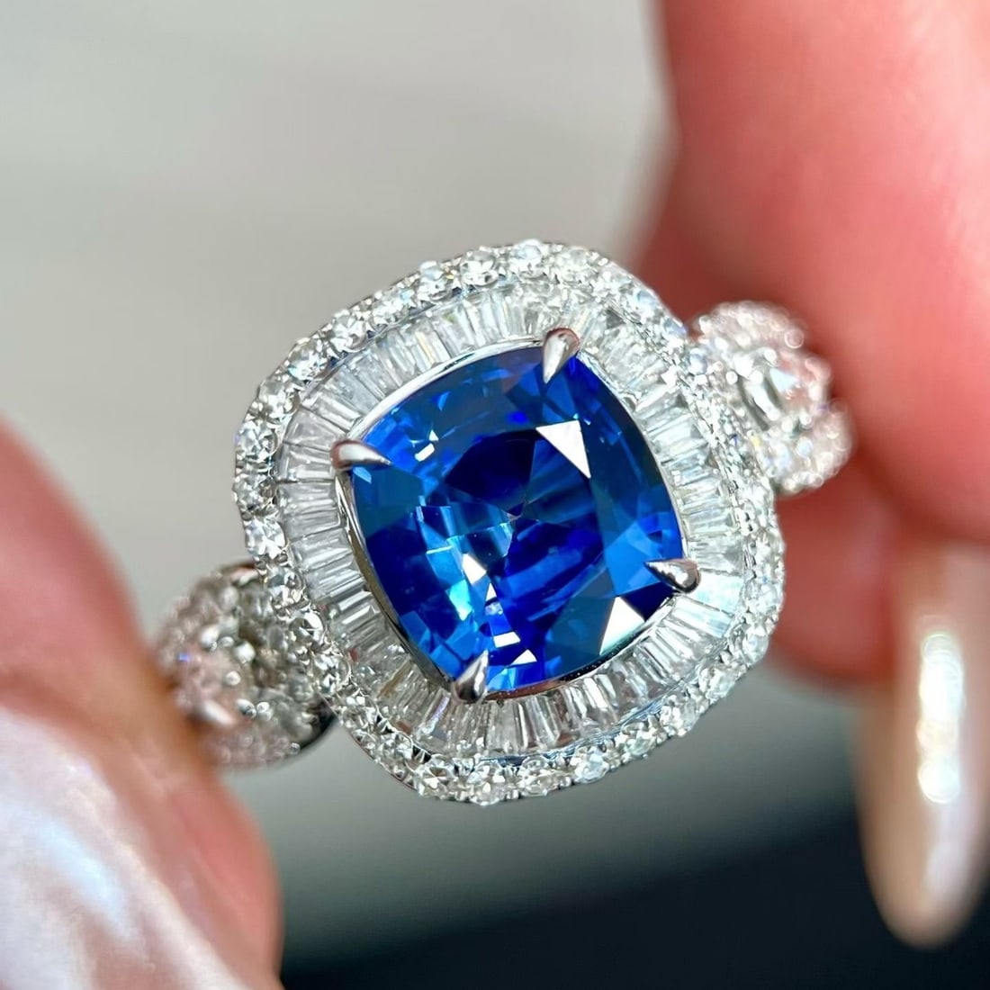 14k Gold 2.81 Ctw Natural Sapphire & Diamond Ring: Ref:231153126 // gold content:14k gold // ring size:7. 25us // // main gemstone:sapphire // shape:cushion // carat weight:2. 01ct // color:blue // treatment:natural // // adjacent gemstone 2 : diamond
