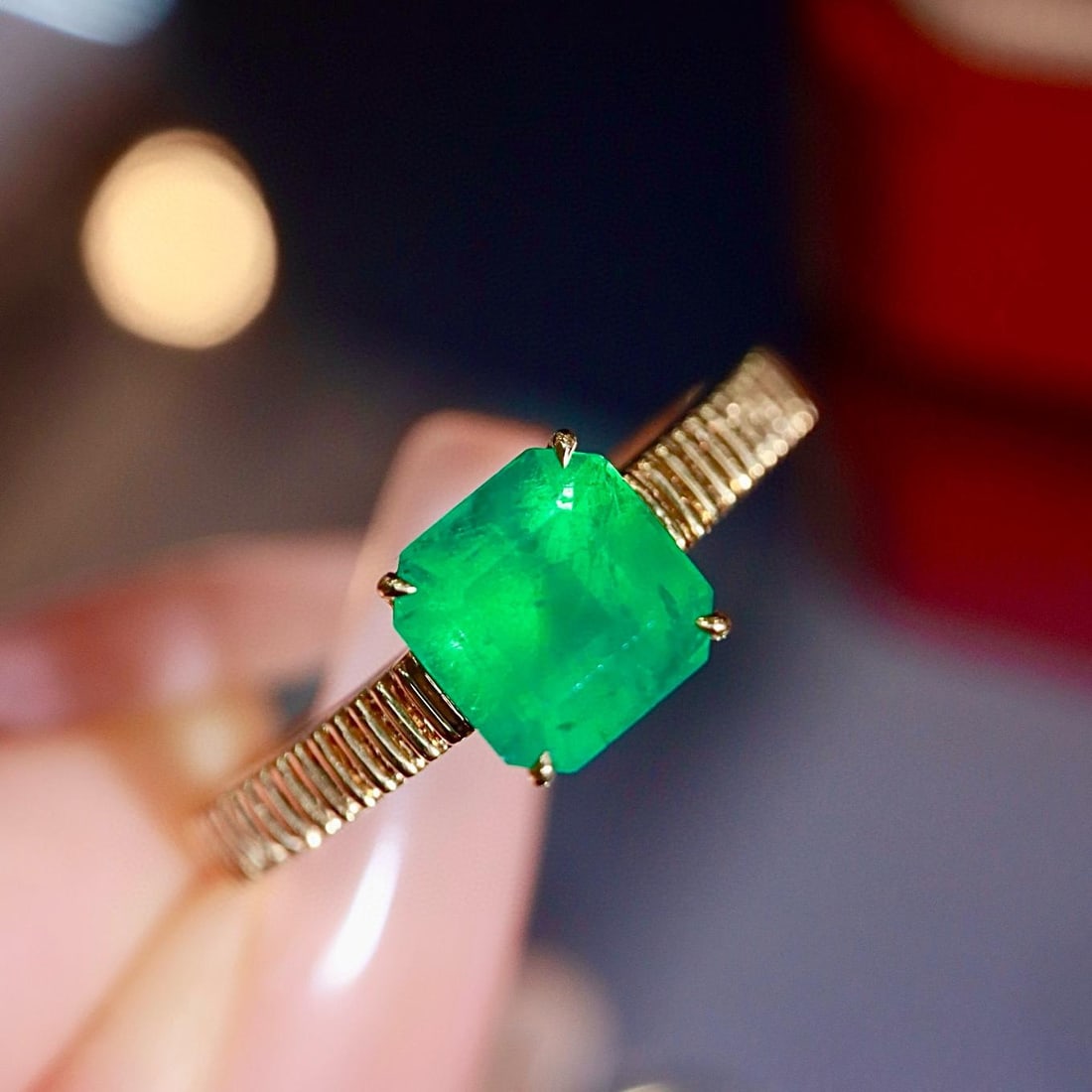14k Gold 1.20 Ct Natural Emerald Ring: Ref:231153128 // gold content:14k gold // ring size:7. 25us // // main gemstone:emerald // shape:octagonal // carat weight:1. 20ct // color:green // treatment:natural // Low Estimate: 2600 High