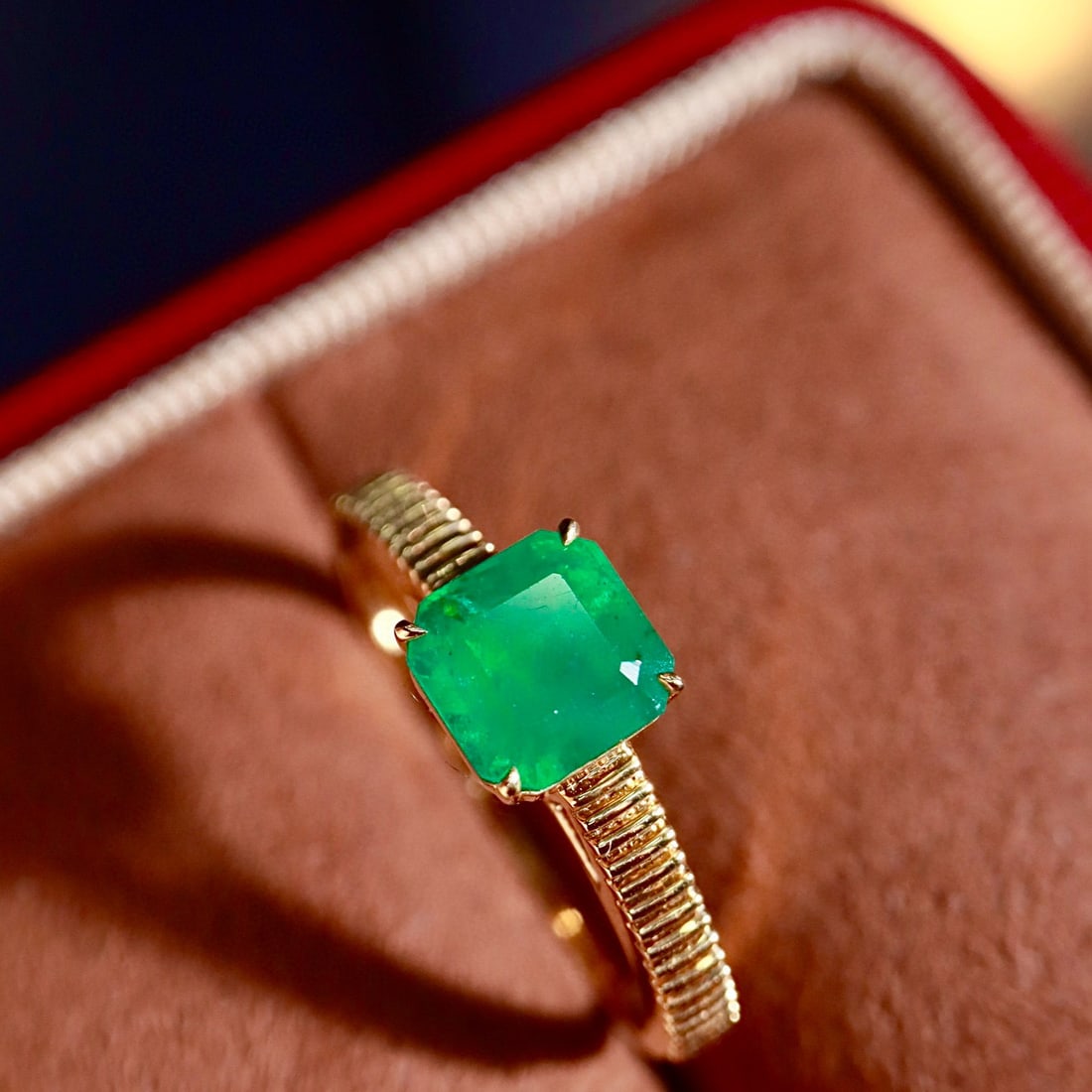 14k Gold 1.20 Ct Natural Emerald Ring - 8