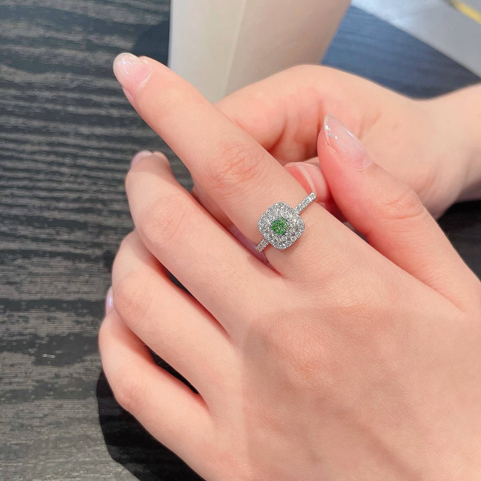 14k Gold 0.72 Ctw Natural Green Diamond & Diamond Ring - 2