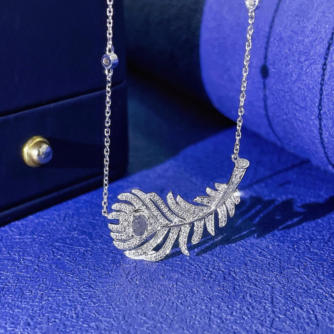 14k Gold 0.42 Ctw Natural H Diamond Necklace: Ref:231153142 // gold content:14k gold // main gemstone:diamond // shape:oval // carat weight:0. 12ct // clarity grade:vs-si // color:h // treatment:natural // // adjacent gemstone 2 : diamond //