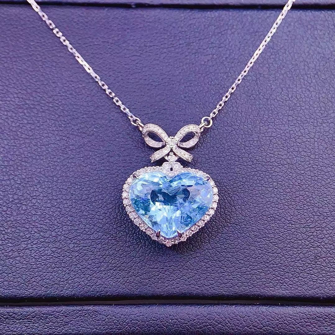 14k Gold 7 Ct Natural Aquamarine & Diamond Necklace: Ref:231153159 // gold content:14k gold // main gemstone:aquamarine // shape:heart // carat weight:7ct // color:blue // treatment:natural // // adjacent gemstone 2 : diamond // shape:round // clarity