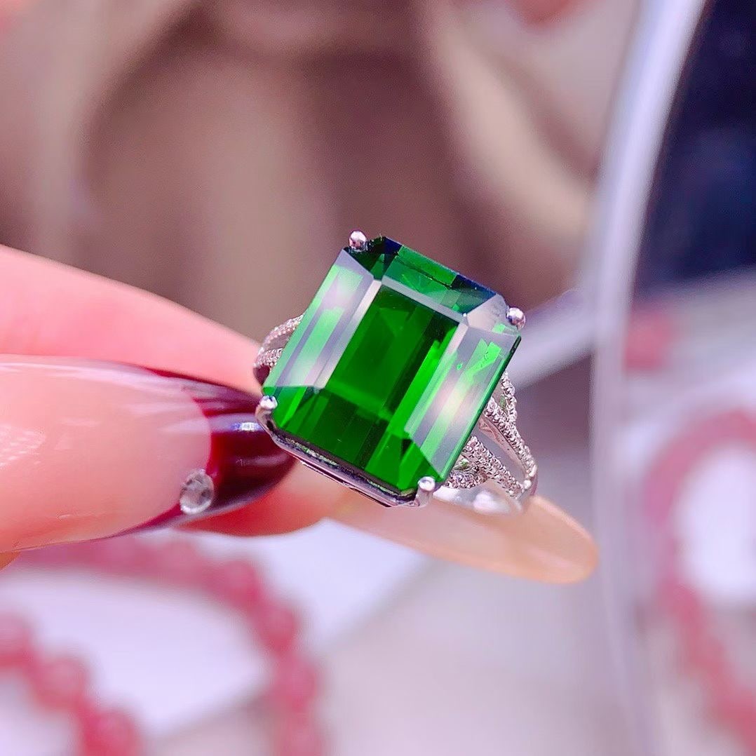 14k Gold 10 Ct Natural Tourmaline & Diamond Ring: Ref:231153160 // gold content:14k gold // ring size:7. 25us // // main gemstone:tourmaline // shape:octagonal // carat weight:10ct // color:green // treatment:natural // // adjacent gemstone 2 :
