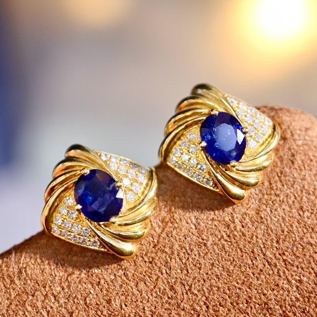14k Gold 1.12 Ctw Natural Sapphire & Diamond Earrings: Ref:231153168 // gold content:14k gold // main gemstone:sapphire // shape:oval // carat weight:1ct // color:blue // treatment:natural // // adjacent gemstone 2 : diamond // shape:round // carat