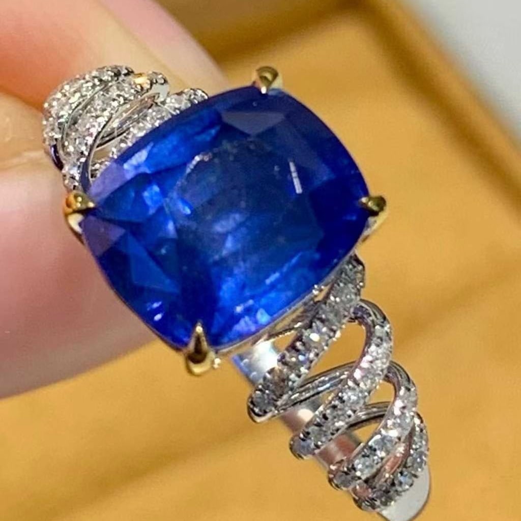 14k Gold 3.3 Ct Natural Sapphire & Diamond Ring - 3