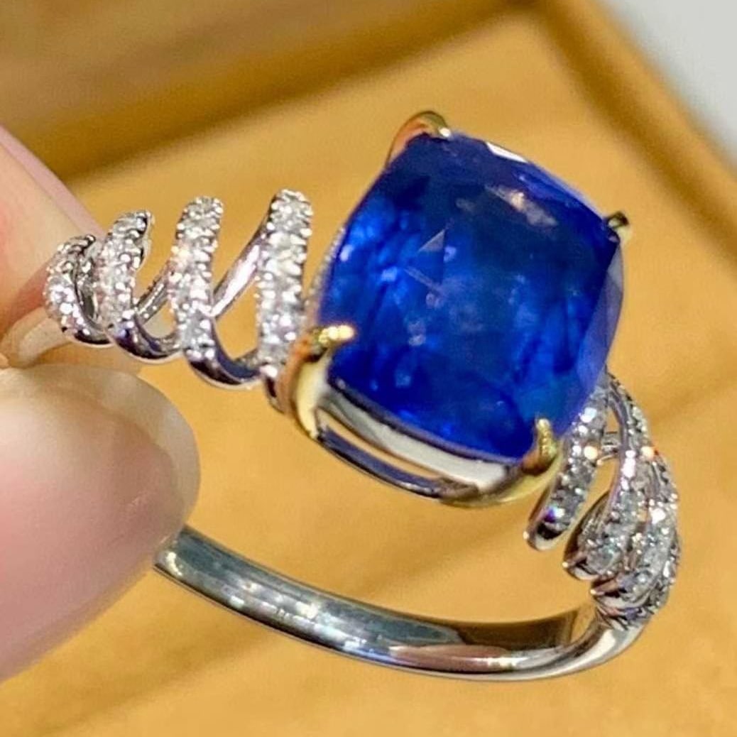 14k Gold 3.3 Ct Natural Sapphire & Diamond Ring - 4