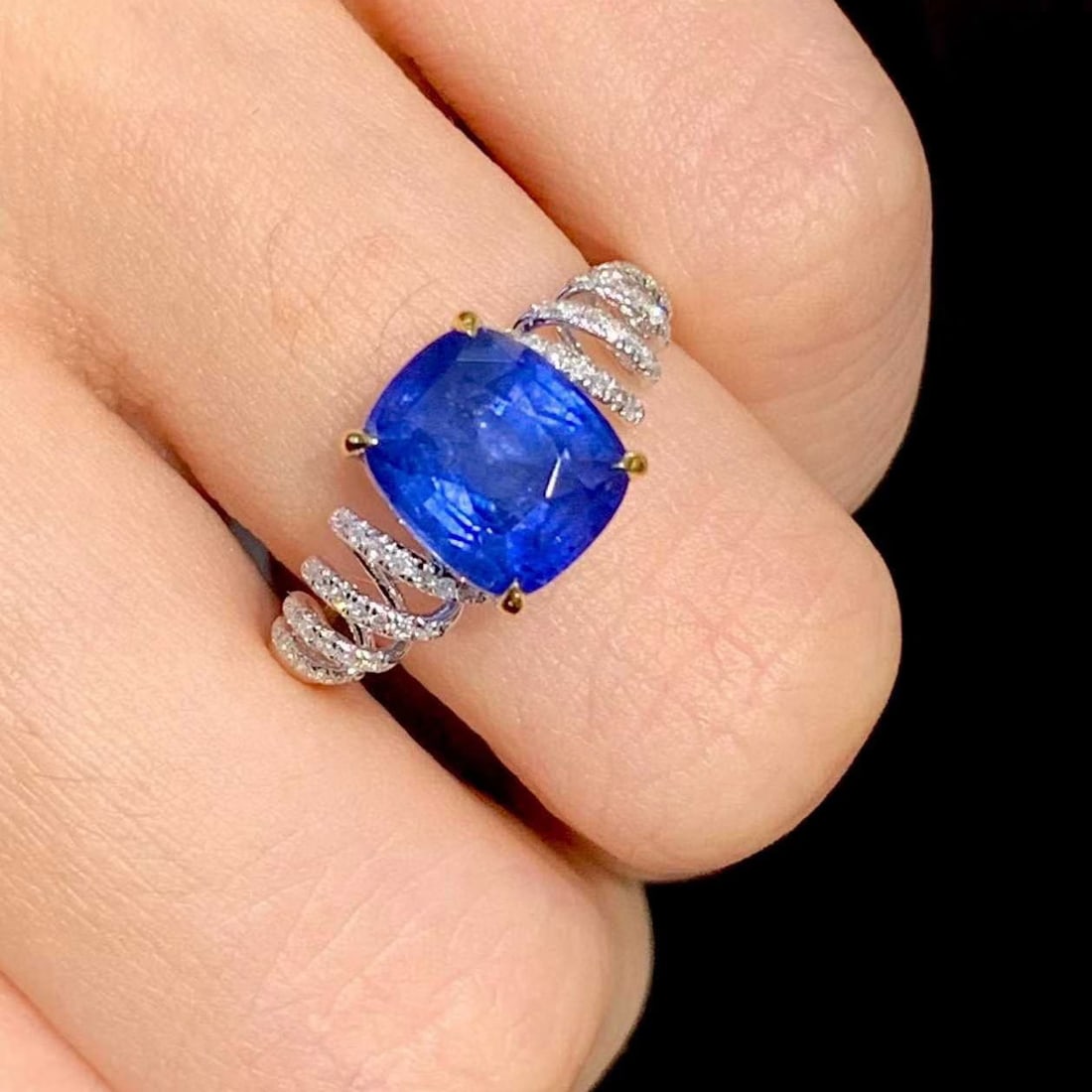 14k Gold 3.3 Ct Natural Sapphire & Diamond Ring - 5