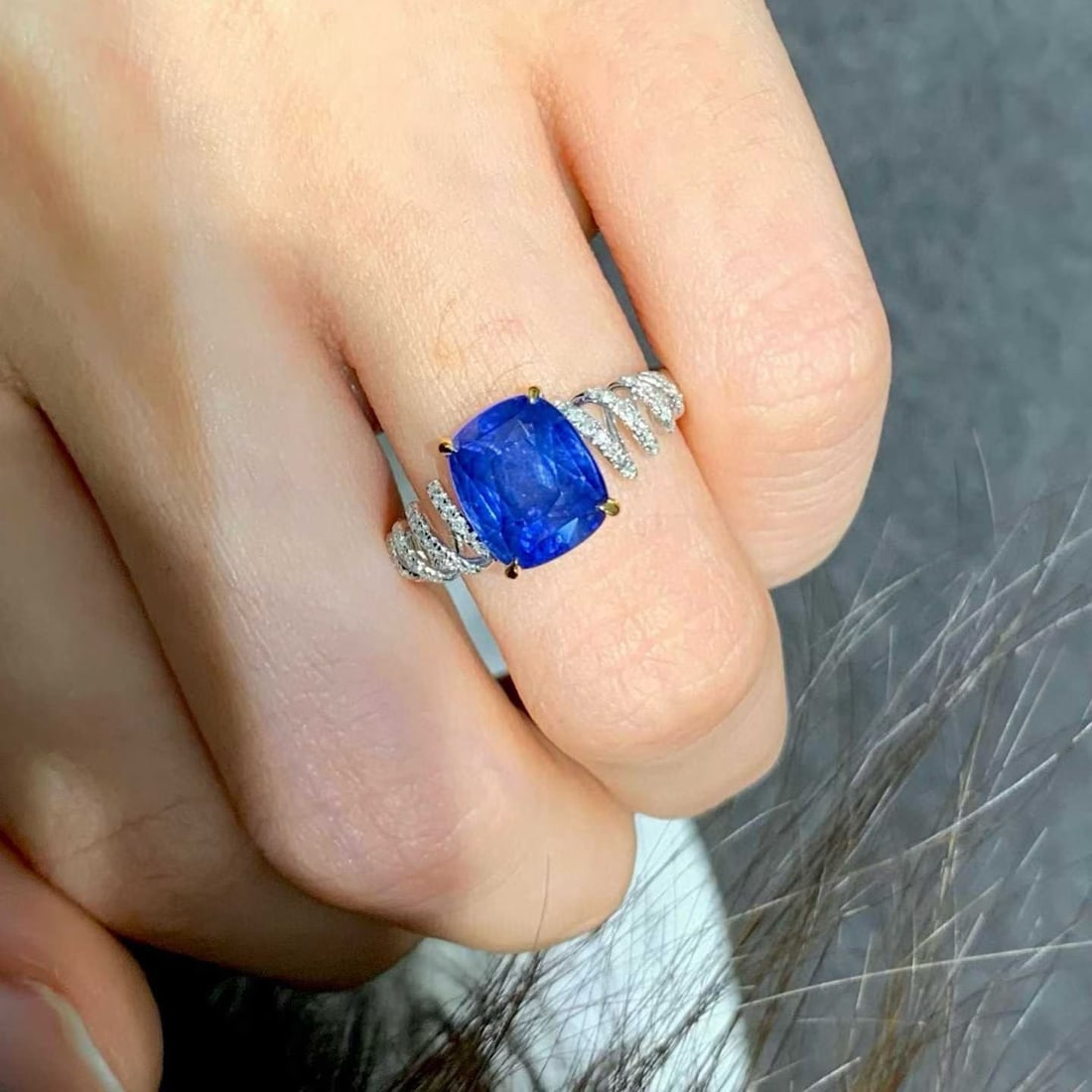 14k Gold 3.3 Ct Natural Sapphire & Diamond Ring - 6