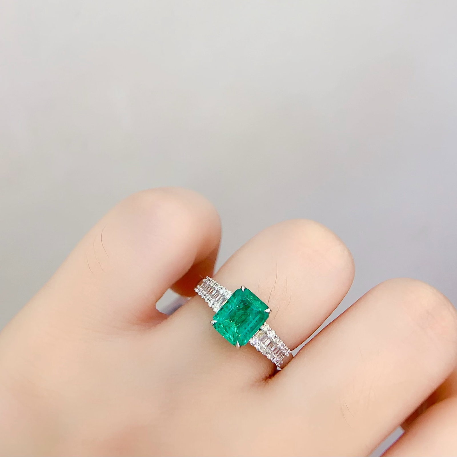 14k Gold 1.55 Ct Natural Emerald & Diamond Ring - 6