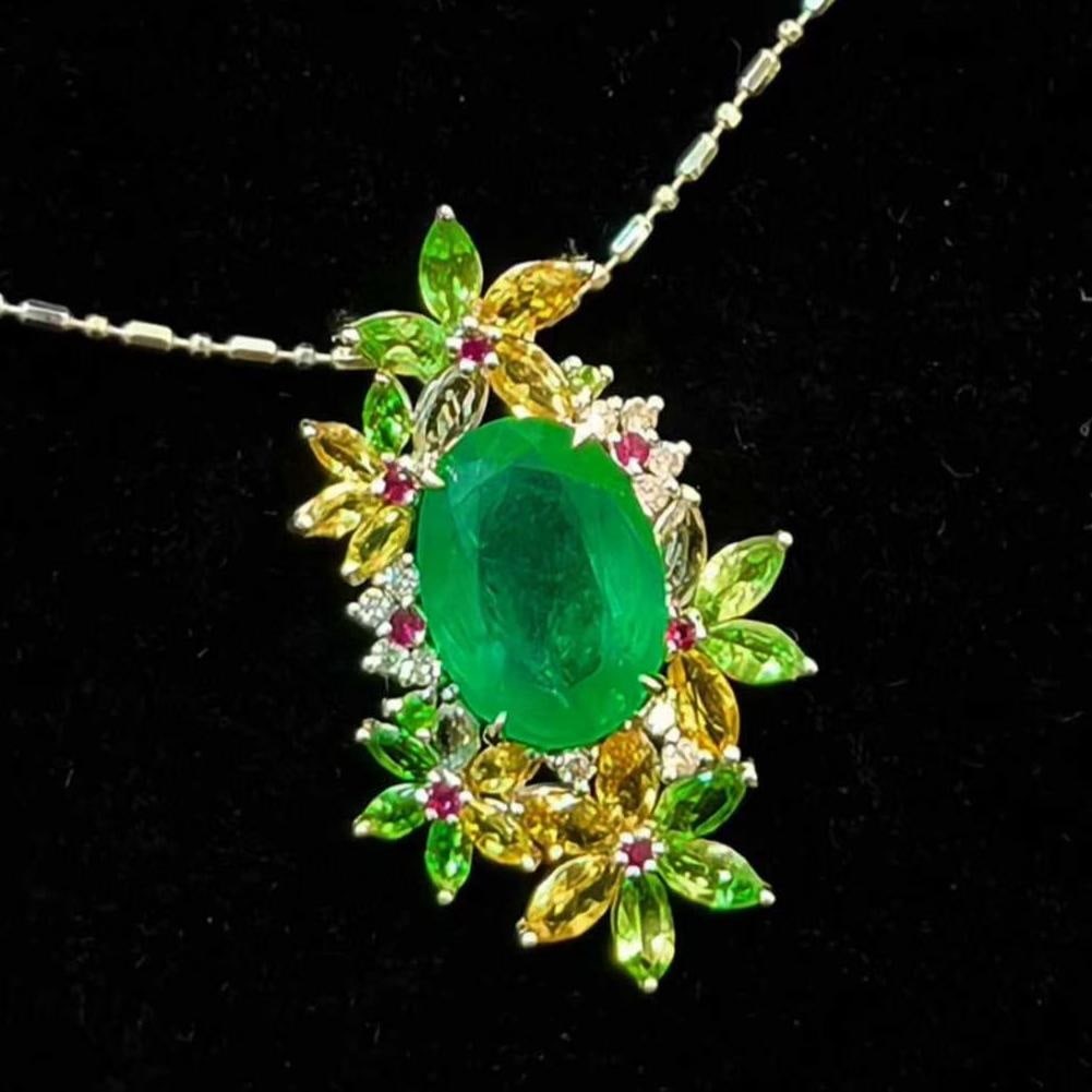 14k Gold 2.7 Ct Natural Emerald & Diamond Pendant( Without Chain ): Ref:231153224 // gold content:14k gold // main gemstone:emerald // shape:oval // carat weight:2. 7ct // color:green // treatment:natural // // adjacent gemstone 2 : diamond // shape:round // clarity