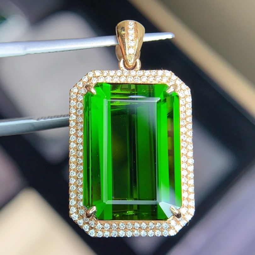 14k Gold 15.88 Ctw Natural Tourmaline & Diamond Pendant( Without Chain ): Ref:231153245 // gold content:14k gold // main gemstone:tourmaline // shape:octagonal // carat weight:15. 46ct // color:green // treatment:natural // // adjacent gemstone 2 : diamond // shape:round