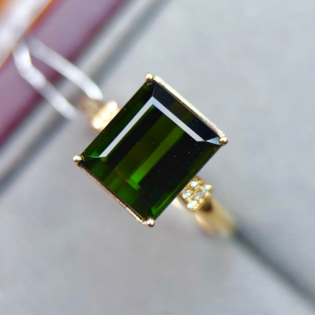 14k Gold 4.53 Ctw Natural Tourmaline & Diamond Ring: Ref:231153248 // gold content:14k gold // ring size:7. 25us // // main gemstone:tourmaline // shape:octagonal // carat weight:4. 5ct // color:green // treatment:natural // // adjacent gemstone 2 :