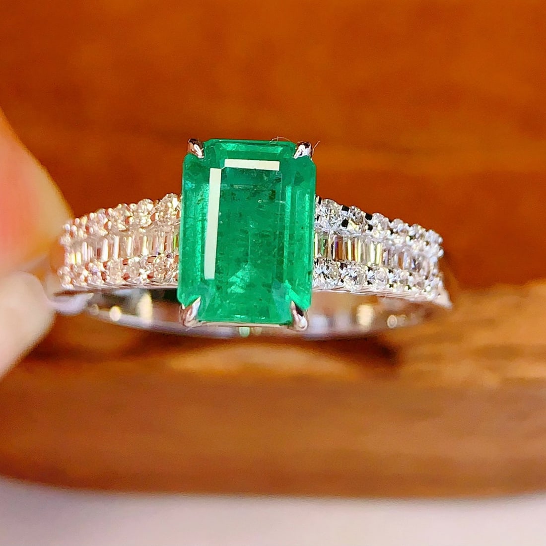 14k Gold 1.6 Ct Natural Emerald & Diamond Ring - 2