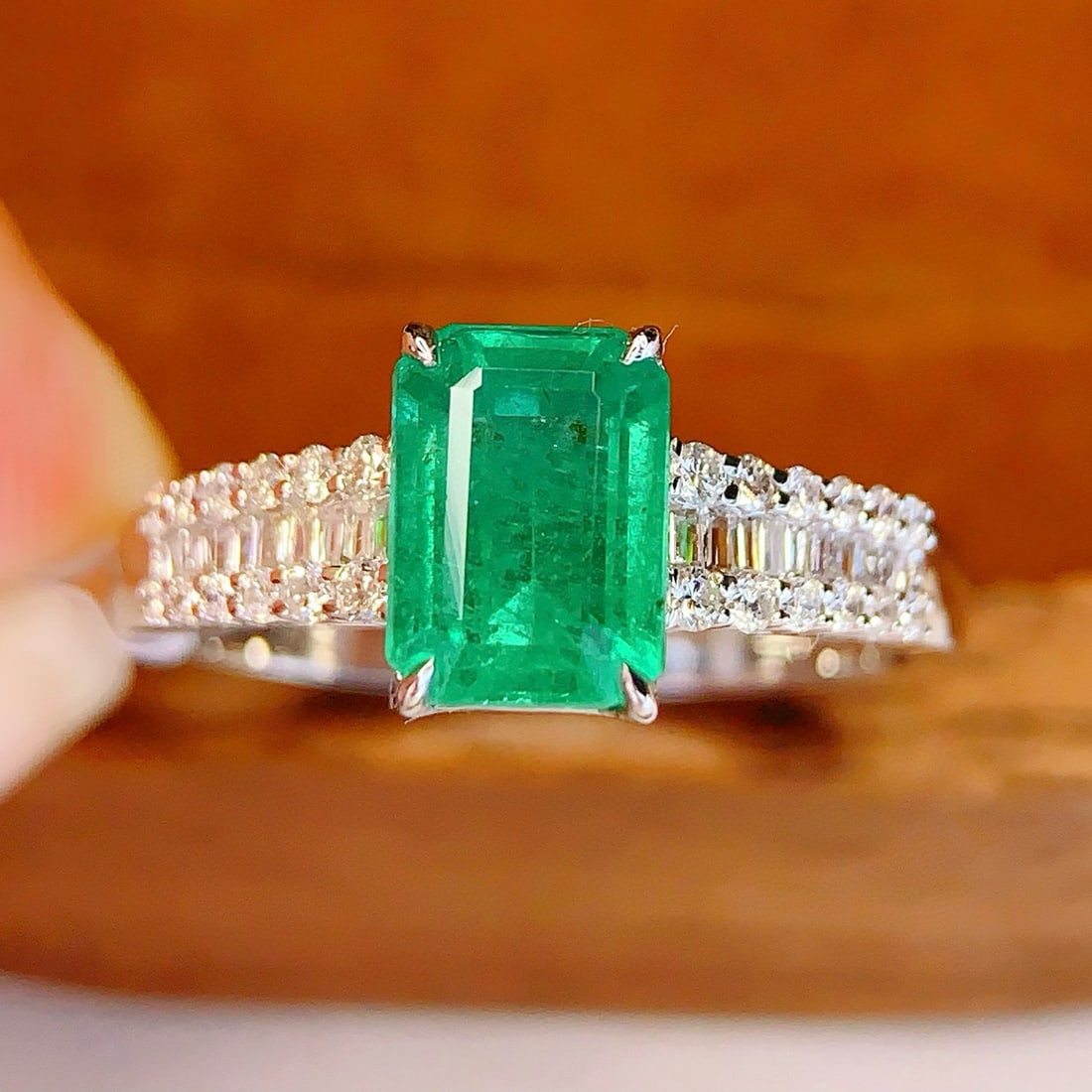 14k Gold 1.6 Ct Natural Emerald & Diamond Ring - 5