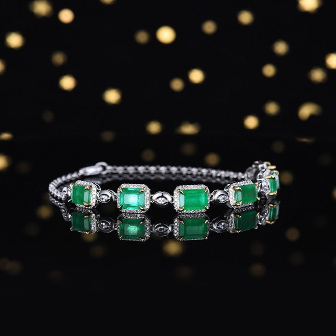 14k Gold 5.53 Ctw Natural Emerald & Diamond Bracelet: Ref:231154017 // gold content:14k gold // main gemstone:emerald // shape:octagonal // carat weight:5. 14ct // color:green // treatment:natural // // adjacent gemstone 2 : diamond // number of