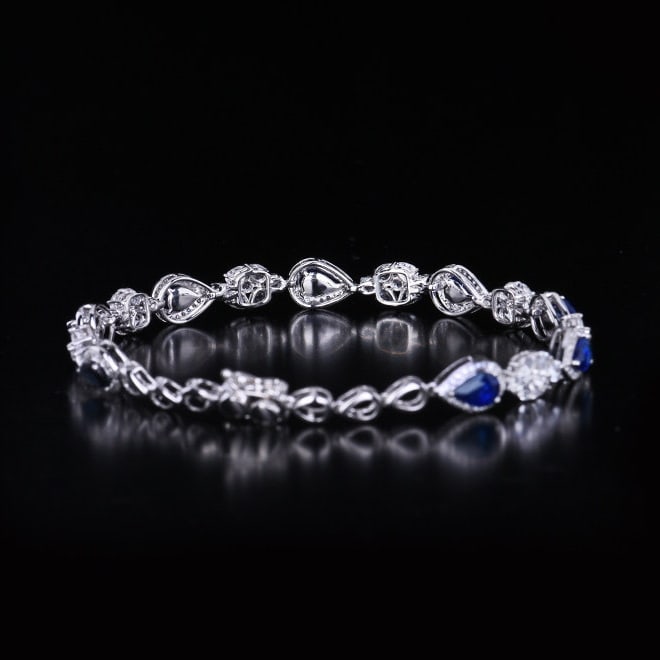 14k Gold 4.08 Ctw Natural Sapphire & Diamond Bracelet: Ref:231154018 // gold content:14k gold // main gemstone:sapphire // shape:pear // carat weight:3. 67ct // color:blue // treatment:natural // // adjacent gemstone 2 : diamond // number of stones:176
