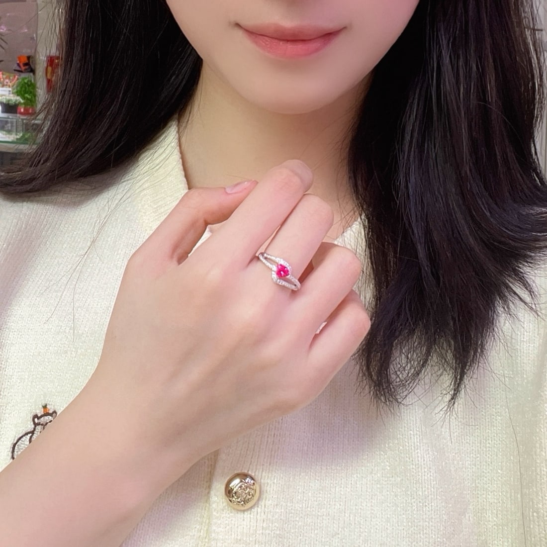 14k Gold 0.7 Ct Natural Spinel & Diamond Ring: Ref:231154029 // gold content:14k gold // ring size:7. 25us // // main gemstone:spinel // shape:triangle // carat weight:0. 7ct // color:pink // treatment:natural // // adjacent gemstone 2 : diamond