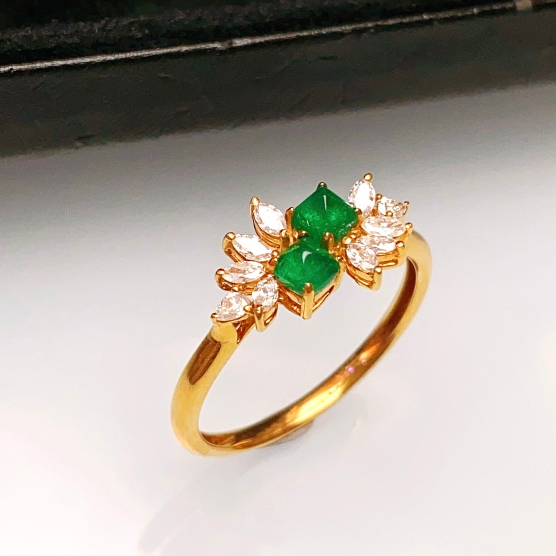 14k Gold 0.50 Ct Natural Emerald & Diamond Ring: Ref:231154043 // gold content:14k gold // ring size:7. 25us // // main gemstone:emerald // shape:sugar-loaf // carat weight:0. 50ct // color:green // treatment:natural // // adjacent gemstone 2 :