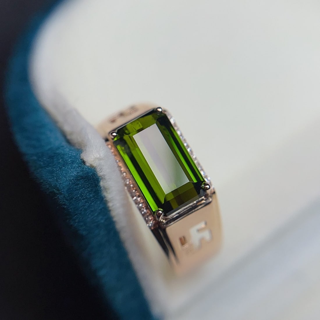 14k Gold 4.00 Ct Natural Tourmaline & Diamond & Men¡¯s Ring: Ref:231154051 // gold content:14k gold // ring size:8us // // main gemstone:tourmaline // shape:octagonal // carat weight:4. 00ct // color:green // treatment:natural // // adjacent gemstone 2 : diamon