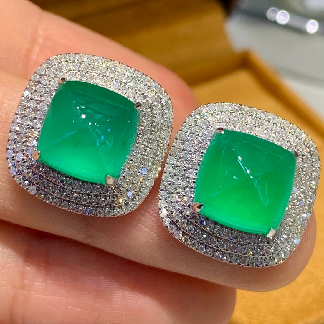 14k Gold 6.5 Ct Natural Emerald & Diamond Earrings - 2