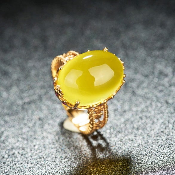 14k Gold 13.35 Ct Natural Prehnite & Ruby Ring: Ref:231154064 // gold content:14k gold // ring size:7. 25us // // main gemstone:prehnite // shape:oval // carat weight:13. 35ct // color:yellow // treatment:natural // // adjacent gemstone 2 : ruby //