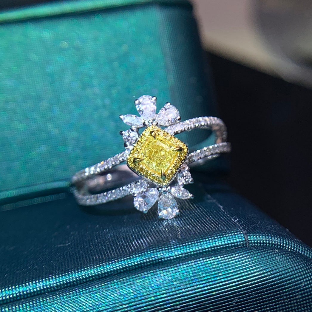 14k Gold 0.78 Ctw Natural Yellow Diamond & Diamond Ring - 2