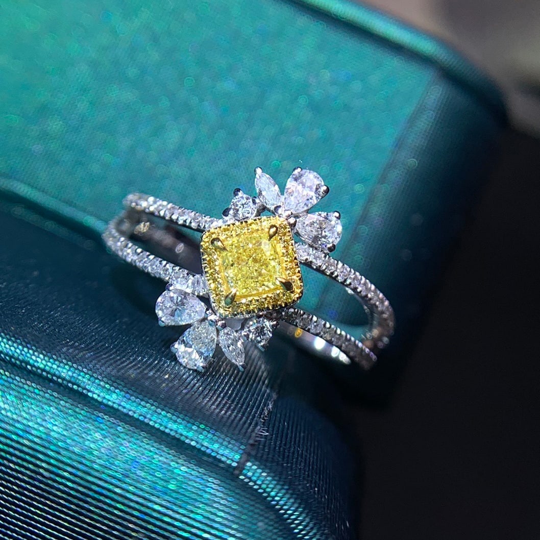 14k Gold 0.78 Ctw Natural Yellow Diamond & Diamond Ring - 3