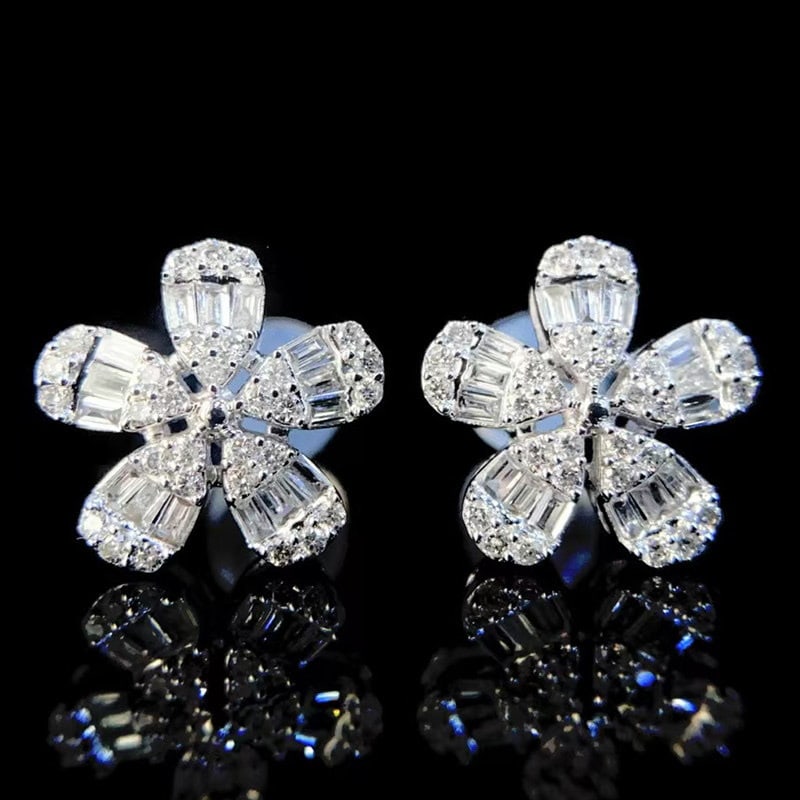 14k Gold 0.44 Ct Natural H Diamond & Flowers Earrings: Ref:231154075 // gold content:14k gold // main gemstone:diamond // shape:multiple // carat weight:0. 44ct // clarity grade:vs-si // color:h // treatment:natural // High Estimate: 3000 Condition: New