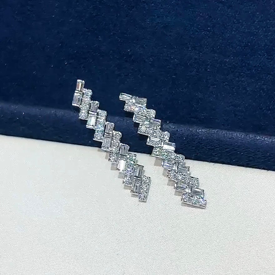 14k Gold 0.84 Ct Natural H Diamond Earrings: Ref:231154076 // gold content:14k gold // main gemstone:diamond // shape:multiple // carat weight:0. 84ct // clarity grade:vs-si // color:h // treatment:natural // High Estimate: 5300 Low Estimate: