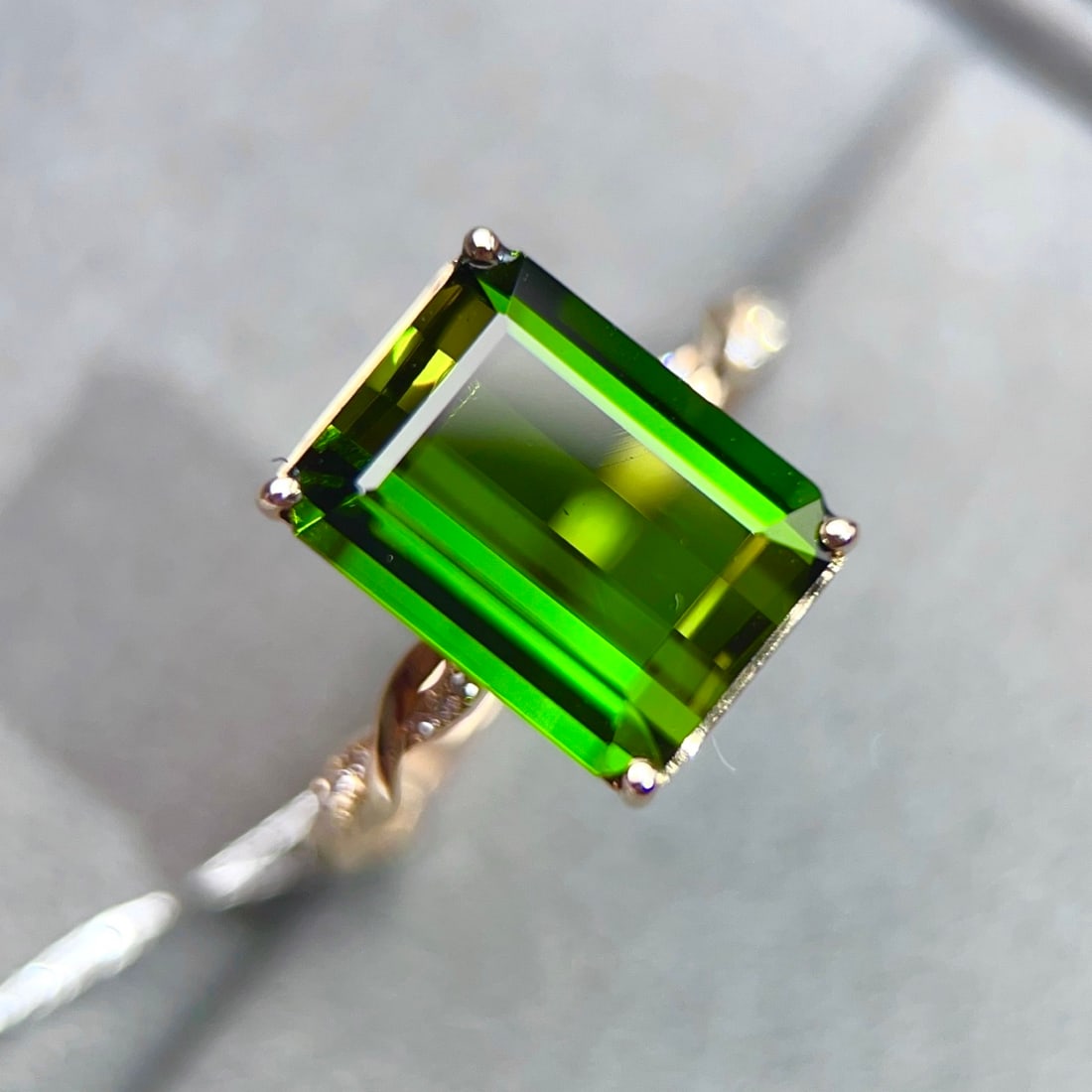14k Gold 5.10 Ctw Natural Tourmaline & Diamond Ring: Ref:231154081 // gold content:14k gold // ring size:7. 25us // // main gemstone:tourmaline // shape:octagonal // carat weight:5. 05ct // color:green // treatment:natural // // adjacent gemstone 2 :