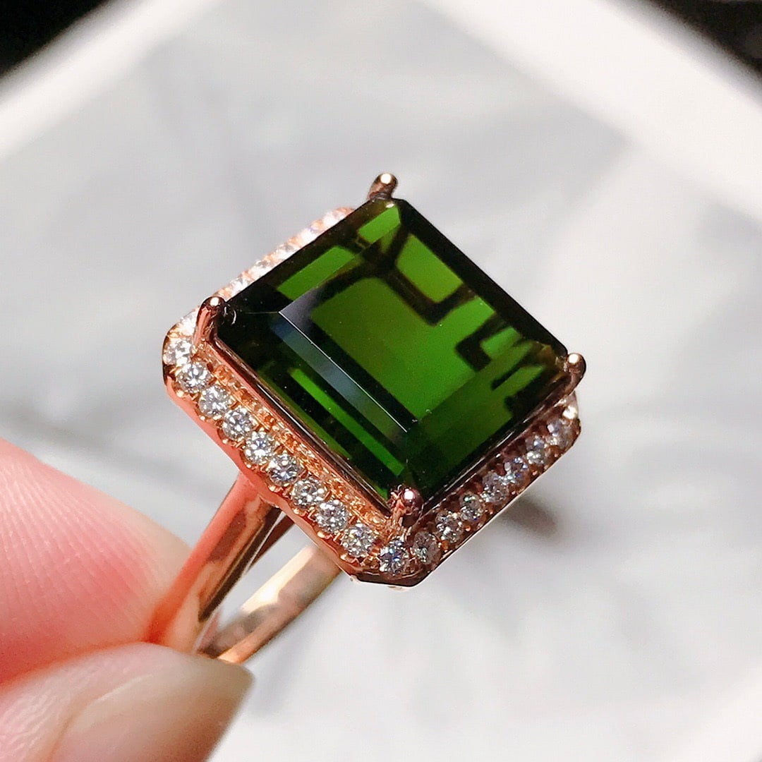 14k Gold 8.4 Ct Natural Tourmaline & Diamond Ring: Ref:231154084 // gold content:14k gold // ring size:7. 25us // // main gemstone:tourmaline // shape:octagonal // carat weight:8. 4ct // color:green // treatment:natural // // adjacent gemstone 2 :