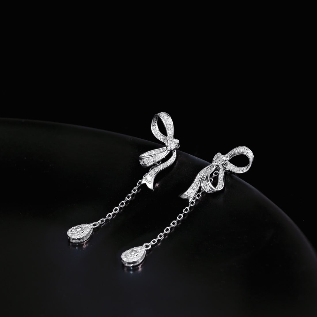 14k Gold 0.7 Ct Natural H Diamond Earrings: Ref:231154086 // gold content:14k gold // main gemstone:diamond // shape:multiple // carat weight:0. 7ct // clarity grade:vs-si // color:h // treatment:natural // High Estimate: 3000 Condition: New