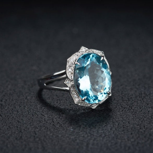 14k Gold 4.8 Ct Natural Aquamarine & Diamond Ring: Ref:231154088 // gold content:14k gold // ring size:7. 25us // // main gemstone:aquamarine // shape:oval // carat weight:4. 8ct // color:blue // treatment:natural // // adjacent gemstone 2 : diamond